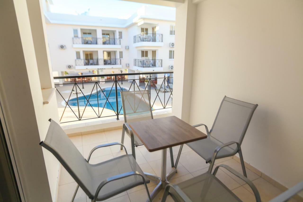 Carisa Livadia Gardens Apartment Exterior photo